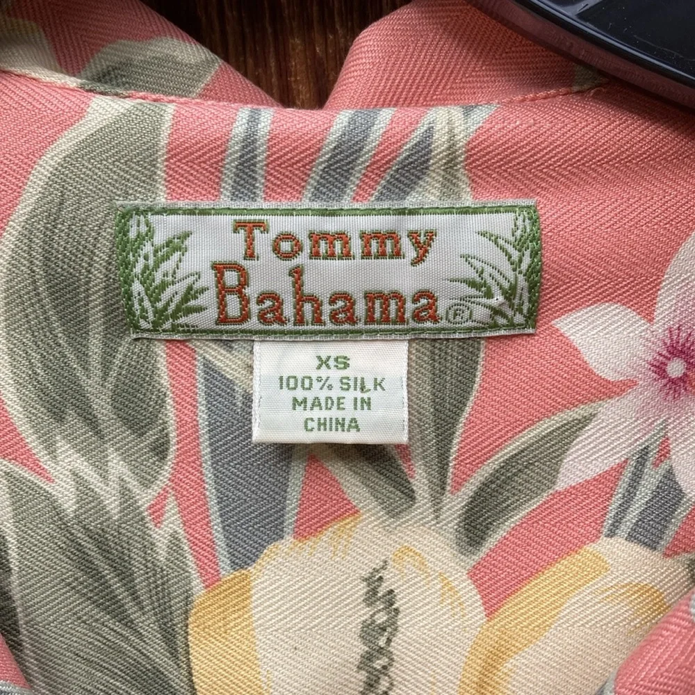Tommy Bahama Short Sleeve Shirt 100% silk - Picture 2 of 7
